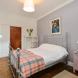 Guest house Intown - 60 Second Walk 2 Minster!, York